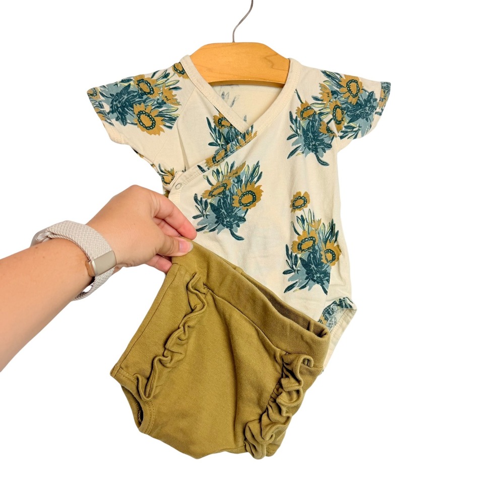 Kate Quinn Baby Sunflower Kimono Bodysuit and Ruffle Bloomer Set Mustard 3-6M
